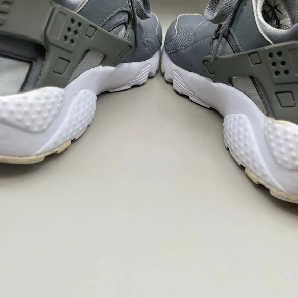 Nike Women's Grey Huarache Sz 9w - Picture 7 of 9